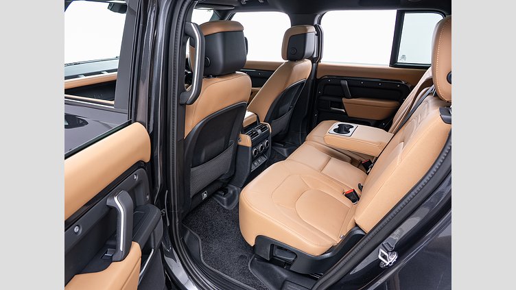 2024 認定中古車 Land Rover Defender 130 カルパチアングレイ D350 ディーゼルマイルドハイブリッド X-Dynamic SE　D350　8人乗り