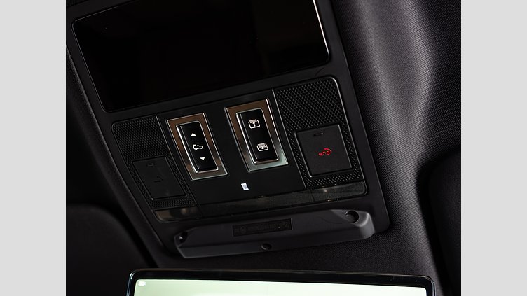 2024 認定中古車 Land Rover Defender 130 カルパチアングレイ D350 ディーゼルマイルドハイブリッド X-Dynamic SE　D350　8人乗り