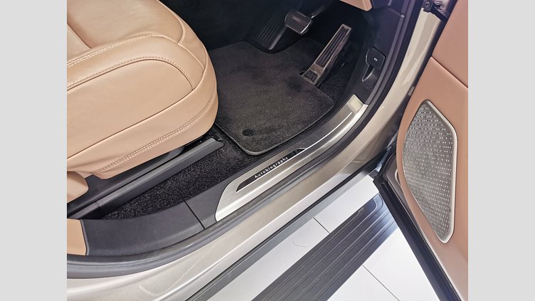 2022 認定中古車 Land Rover Range Rover バトゥミゴールド D300 AWD MHEV（AT） スタンダードホイールベース AUTOBIOGRAPHY