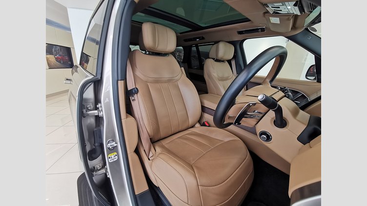 2022 認定中古車 Land Rover Range Rover バトゥミゴールド D300 AWD MHEV（AT） スタンダードホイールベース AUTOBIOGRAPHY