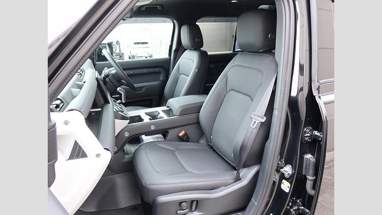 2024 認定中古車 Land Rover Defender 110 サントリーニブラック D350 ディーゼルマイルドハイブリッド X-Dynamic SE