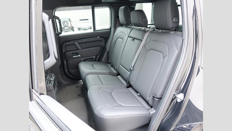 2024 認定中古車 Land Rover Defender 110 サントリーニブラック D350 ディーゼルマイルドハイブリッド X-Dynamic SE