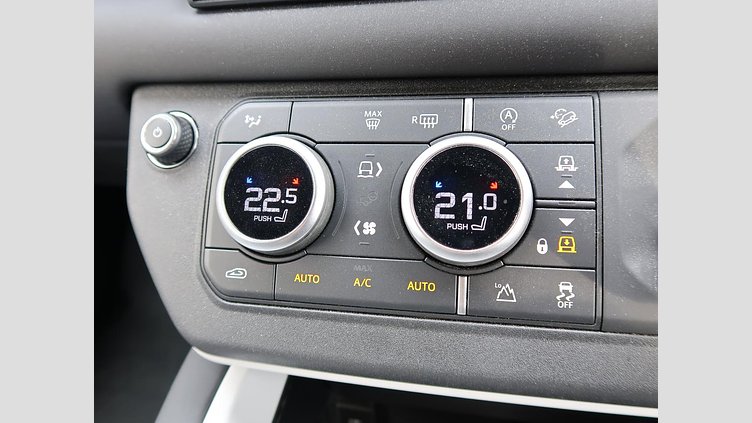 2024 認定中古車 Land Rover Defender 110 サントリーニブラック D350 ディーゼルマイルドハイブリッド X-Dynamic SE