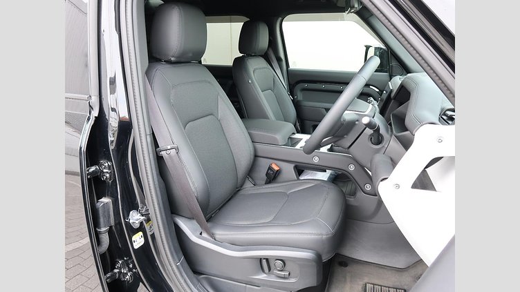 2024 認定中古車 Land Rover Defender 110 サントリーニブラック D350 ディーゼルマイルドハイブリッド X-Dynamic SE