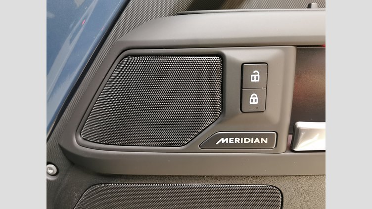 2025 認定中古車 Land Rover Defender 110 タスマンブルー D350 ディーゼルマイルドハイブリッド X-Dynamic SE