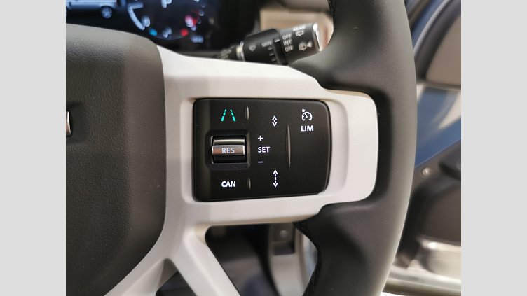 2025 認定中古車 Land Rover Defender 110 タスマンブルー D350 ディーゼルマイルドハイブリッド X-Dynamic SE