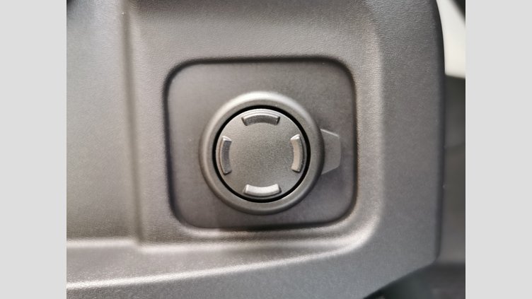 2024 認定中古車 Land Rover Defender 110 フジホワイト D350 ディーゼルマイルドハイブリッド S