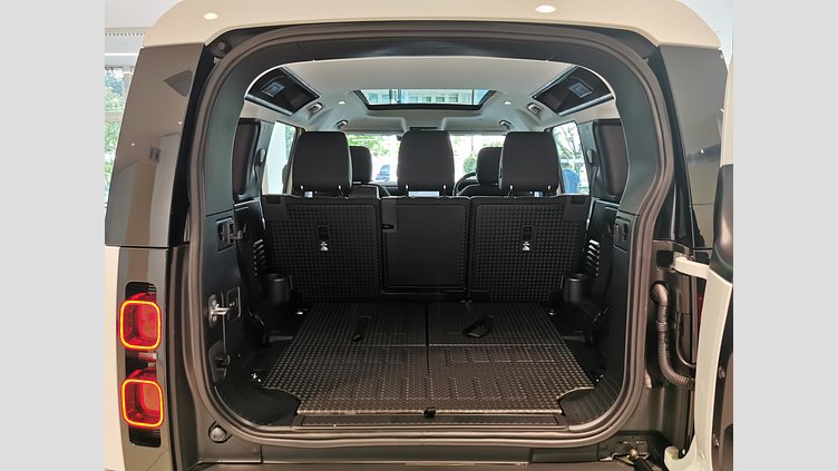 2024 認定中古車 Land Rover Defender 110 フジホワイト D350 ディーゼルマイルドハイブリッド S