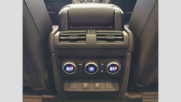 2024 認定中古車 Land Rover Defender 110 フジホワイト D350 ディーゼルマイルドハイブリッド S