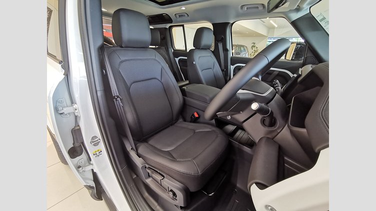 2024 認定中古車 Land Rover Defender 110 フジホワイト D350 ディーゼルマイルドハイブリッド S