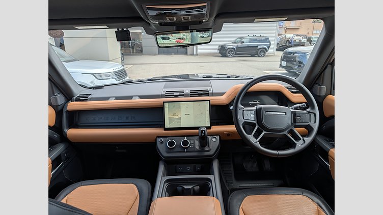 2023 認定中古車 Land Rover Defender 110 サントリーニブラック D300 AWD（AT） X-DYNAMIC HSE