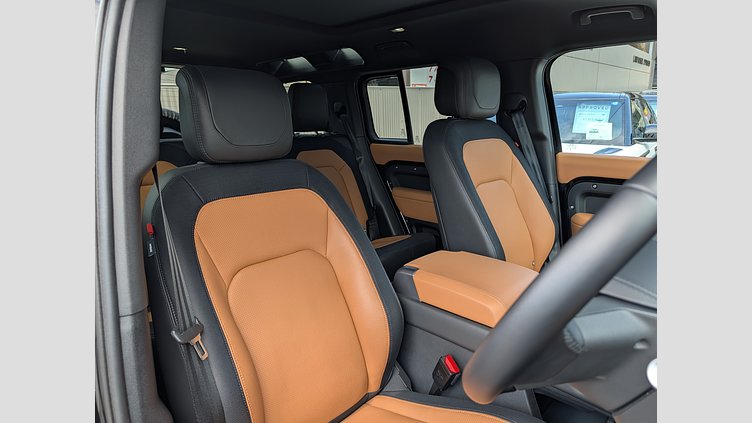2023 認定中古車 Land Rover Defender 110 サントリーニブラック D300 AWD（AT） X-DYNAMIC HSE