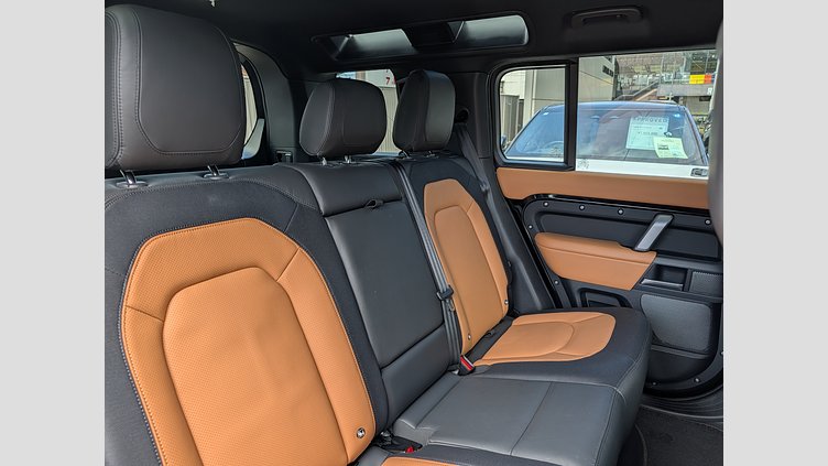 2023 認定中古車 Land Rover Defender 110 サントリーニブラック D300 AWD（AT） X-DYNAMIC HSE