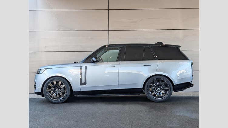 2024 認定中古車 Land Rover Range Rover ハクバシルバー D350 AWD MHEV（AT） スタンダードホイールベース SE