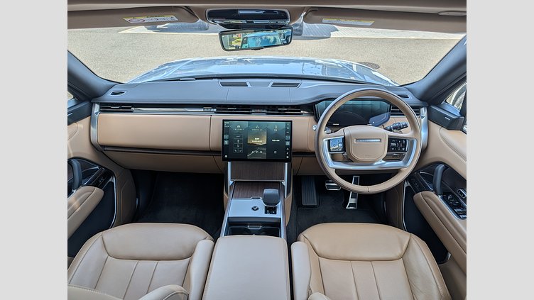 2024 認定中古車 Land Rover Range Rover ハクバシルバー D350 AWD MHEV（AT） スタンダードホイールベース SE
