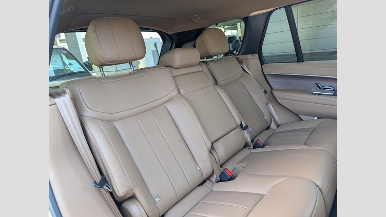 2024 認定中古車 Land Rover Range Rover ハクバシルバー D350 AWD MHEV（AT） スタンダードホイールベース SE