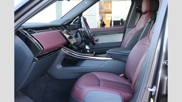 2025 認定中古車 Land Rover Range Rover Sport シャラントグレイ D300マイルドハイブリッド スタンダードホイールベース Dynamic SE
