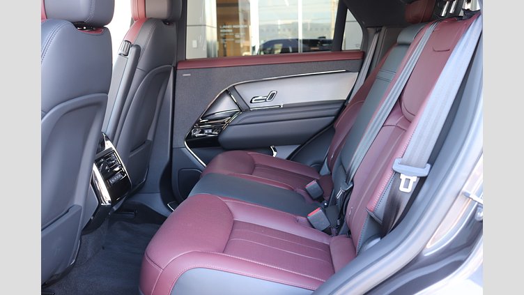 2025 認定中古車 Land Rover Range Rover Sport シャラントグレイ D300マイルドハイブリッド スタンダードホイールベース Dynamic SE