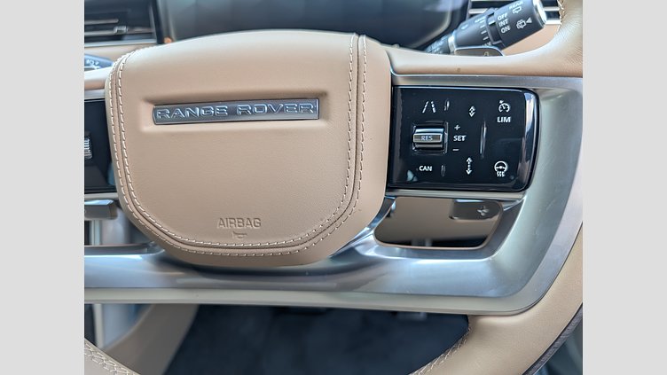 2024 認定中古車 Land Rover Range Rover ハクバシルバー D350 AWD MHEV（AT） スタンダードホイールベース SE