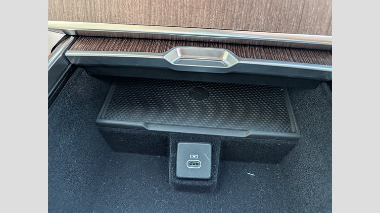 2024 認定中古車 Land Rover Range Rover ハクバシルバー D350 AWD MHEV（AT） スタンダードホイールベース SE