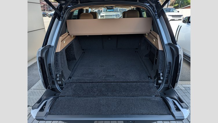 2024 認定中古車 Land Rover Range Rover ハクバシルバー D350 AWD MHEV（AT） スタンダードホイールベース SE