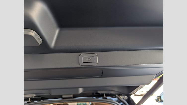 2024 認定中古車 Land Rover Range Rover ハクバシルバー D350 AWD MHEV（AT） スタンダードホイールベース SE