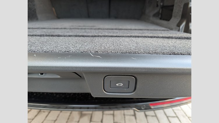 2024 認定中古車 Land Rover Range Rover ハクバシルバー D350 AWD MHEV（AT） スタンダードホイールベース SE