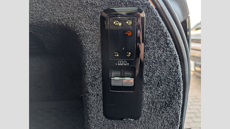 2024 認定中古車 Land Rover Range Rover ハクバシルバー D350 AWD MHEV（AT） スタンダードホイールベース SE