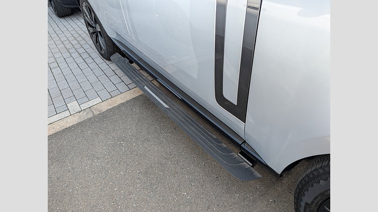 2024 認定中古車 Land Rover Range Rover ハクバシルバー D350 AWD MHEV（AT） スタンダードホイールベース SE