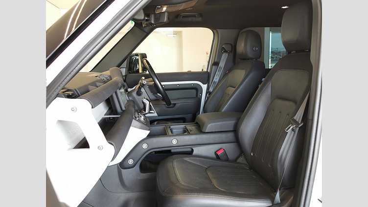 2021 認定中古車 Land Rover Defender 110 ユーロンホワイト D300 AWD（AT） X-DYNAMIC SE