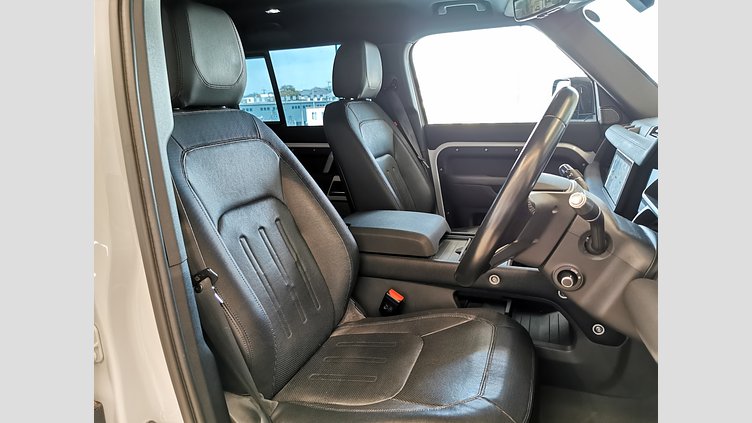 2021 認定中古車 Land Rover Defender 110 ユーロンホワイト D300 AWD（AT） X-DYNAMIC SE