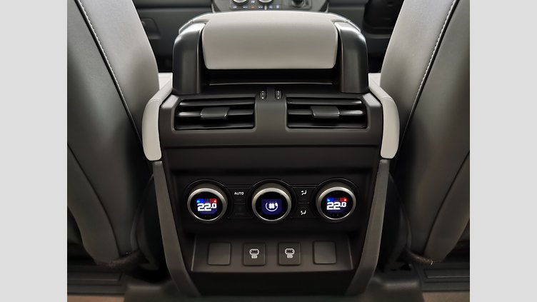 2025 認定中古車 Land Rover Defender 110 サントリーニブラック D350 ディーゼルマイルドハイブリッド S