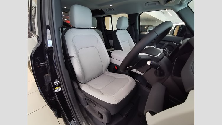 2025 認定中古車 Land Rover Defender 110 サントリーニブラック D350 ディーゼルマイルドハイブリッド S