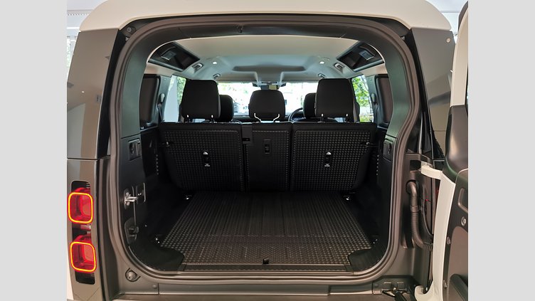 2021 認定中古車 Land Rover Defender 110 フジホワイト P300 AWD（AT） スタンダード