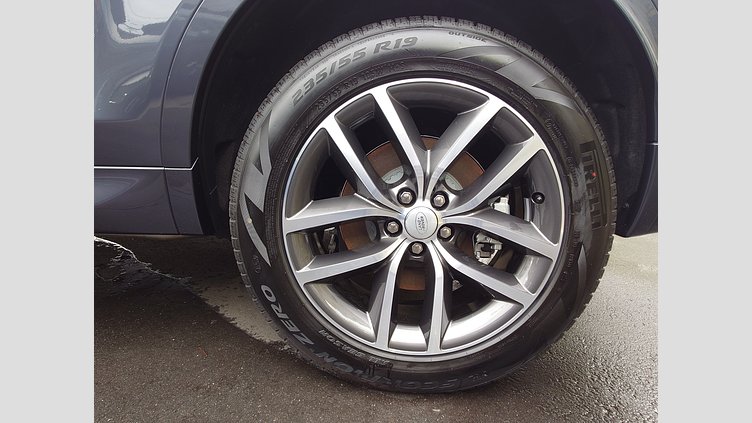 2025 認定中古車 Land Rover Discovery Sport ヴァレジネブルー プラグインハイブリッド（ガソリン） 標準ホイール S