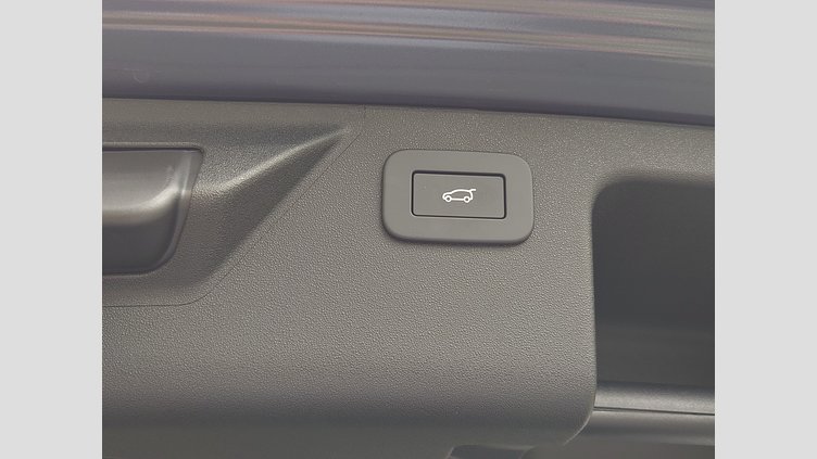 2025 認定中古車 Land Rover Discovery Sport ヴァレジネブルー プラグインハイブリッド（ガソリン） 標準ホイール S