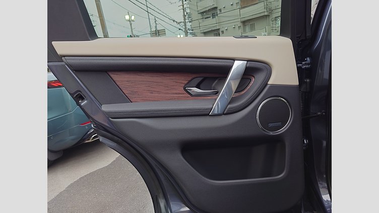 2025 認定中古車 Land Rover Discovery Sport ヴァレジネブルー プラグインハイブリッド（ガソリン） 標準ホイール S