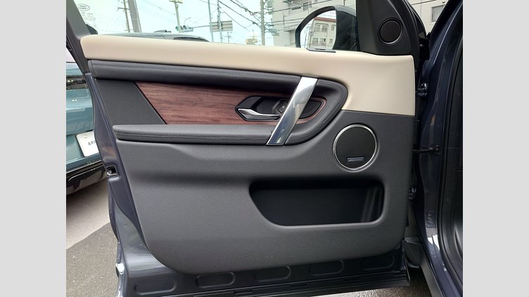 2025 認定中古車 Land Rover Discovery Sport ヴァレジネブルー プラグインハイブリッド（ガソリン） 標準ホイール S