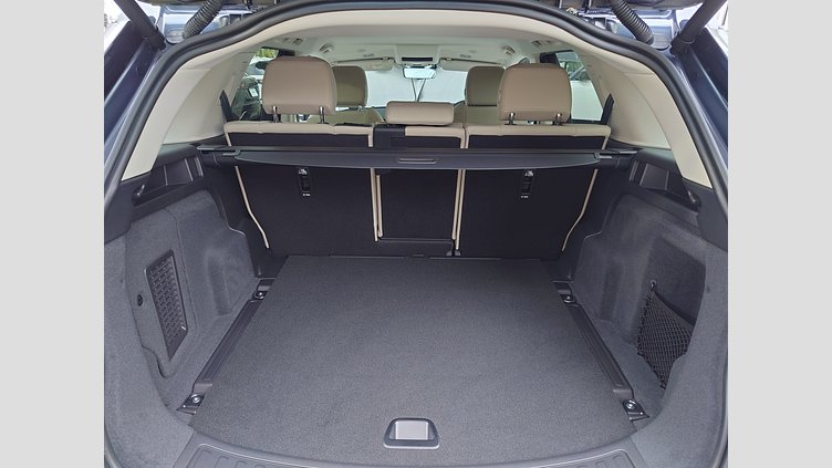 2025 認定中古車 Land Rover Discovery Sport ヴァレジネブルー プラグインハイブリッド（ガソリン） 標準ホイール S