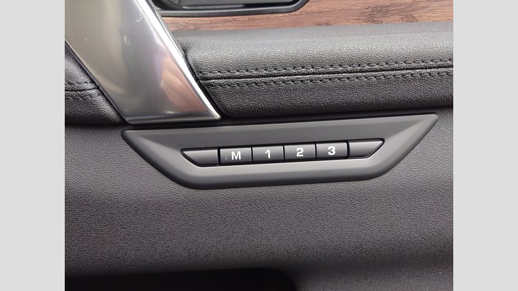 2025 認定中古車 Land Rover Discovery Sport ヴァレジネブルー プラグインハイブリッド（ガソリン） 標準ホイール S