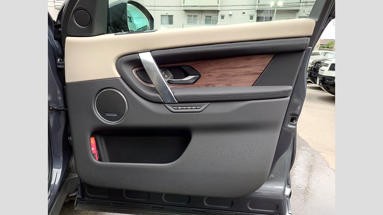 2025 認定中古車 Land Rover Discovery Sport ヴァレジネブルー プラグインハイブリッド（ガソリン） 標準ホイール S