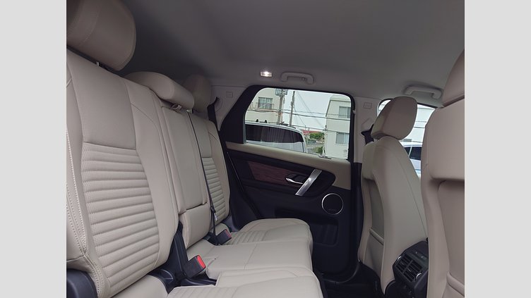 2025 認定中古車 Land Rover Discovery Sport ヴァレジネブルー プラグインハイブリッド（ガソリン） 標準ホイール S