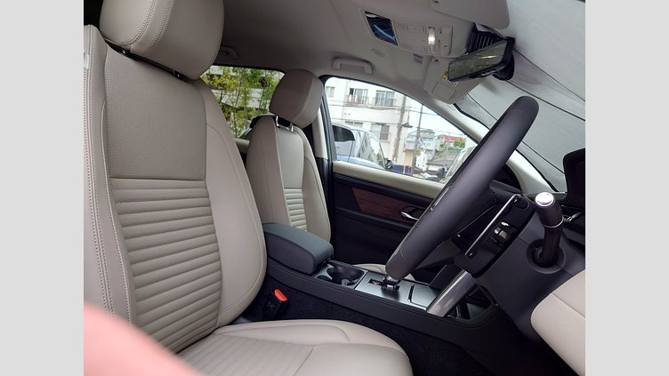 2025 認定中古車 Land Rover Discovery Sport ヴァレジネブルー プラグインハイブリッド（ガソリン） 標準ホイール S