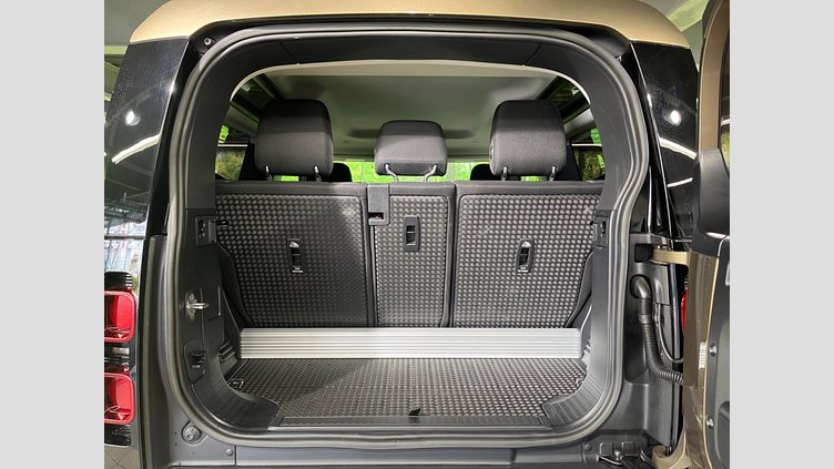 2022 認定中古車 Land Rover Defender 110 Gondwana Stone 2.0 litre i4P Petrol ベースグレード