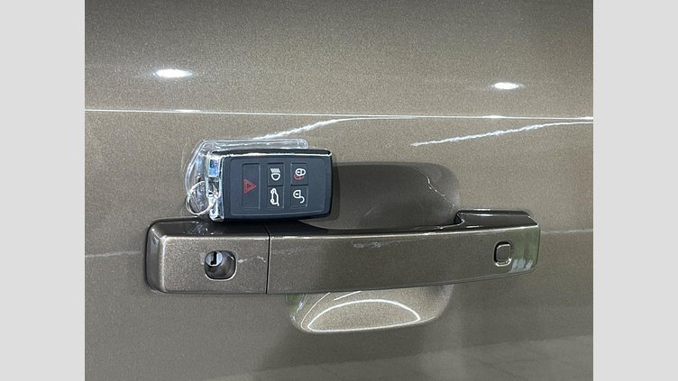 2022 認定中古車 Land Rover Defender 110 Gondwana Stone 2.0 litre i4P Petrol ベースグレード