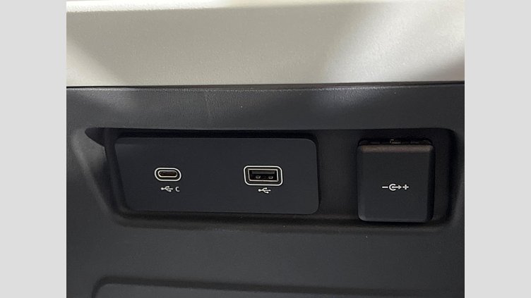 2022 認定中古車 Land Rover Defender 110 Gondwana Stone 2.0 litre i4P Petrol ベースグレード