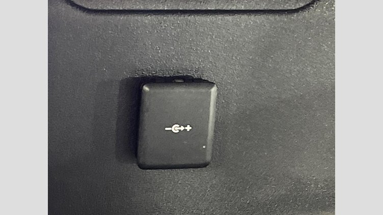 2022 認定中古車 Land Rover Defender 110 Gondwana Stone 2.0 litre i4P Petrol ベースグレード