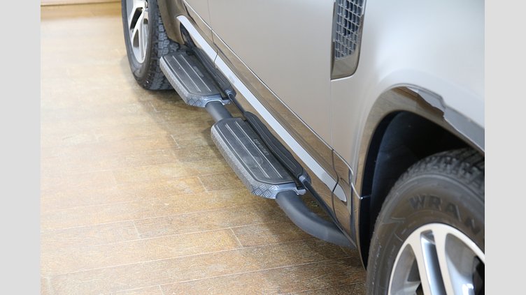 2023 認定中古車 Land Rover Defender 110 アイガーグレイ D300 AWD（AT） X-DYNAMIC SE