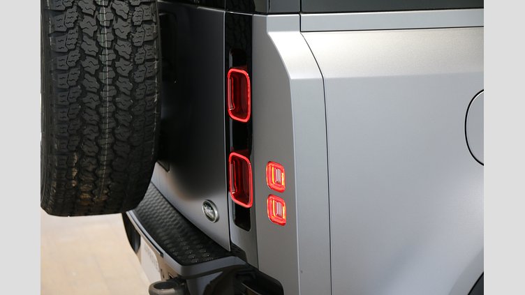 2023 認定中古車 Land Rover Defender 110 アイガーグレイ D300 AWD（AT） X-DYNAMIC SE