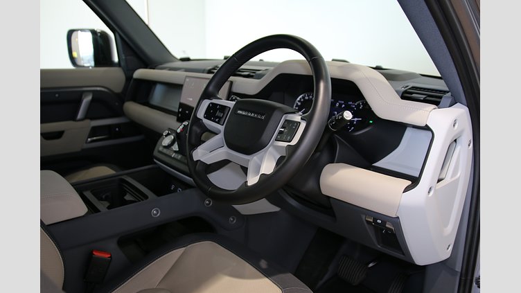 2023 認定中古車 Land Rover Defender 110 アイガーグレイ D300 AWD（AT） X-DYNAMIC SE